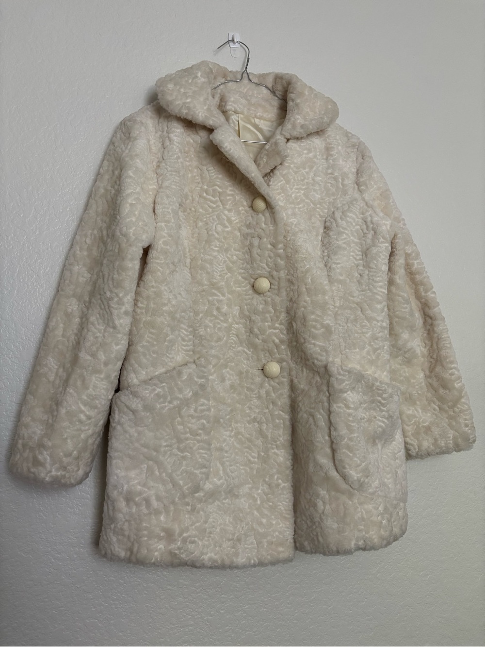 Vintage Women's Cream Faux Fur Coat - Button Front With Pockets